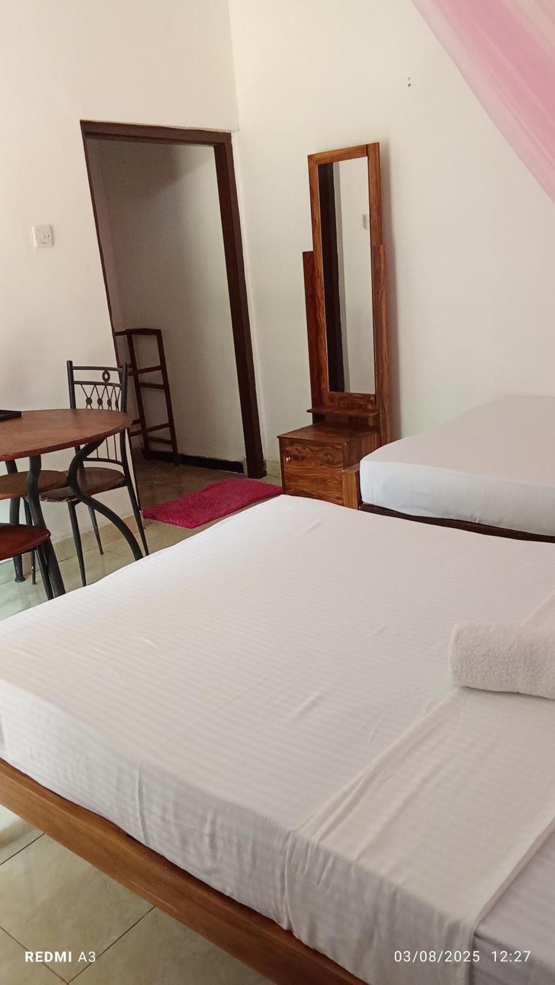 Sidhangana Home Stay Anuradhapura Phòng bức ảnh